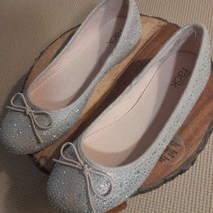 Child size (4) shoe- Grey with rhinestones (NEW)
